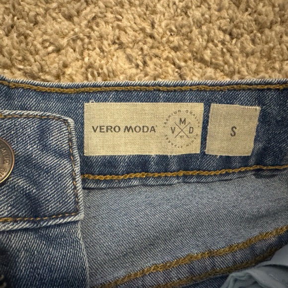 Vero Moda Denim Shorts Folded Size S/ Petite - Picture 2 of 4